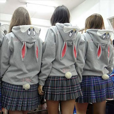 Egresados con su prenda Little Blue